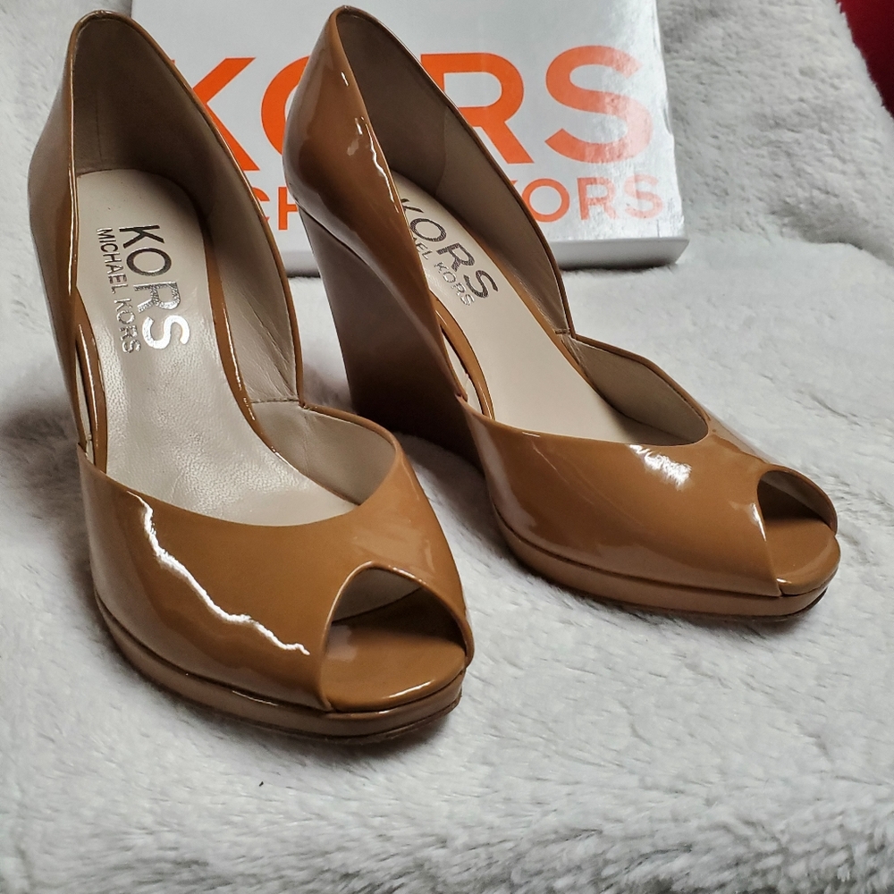 KORS sz 7 wedges